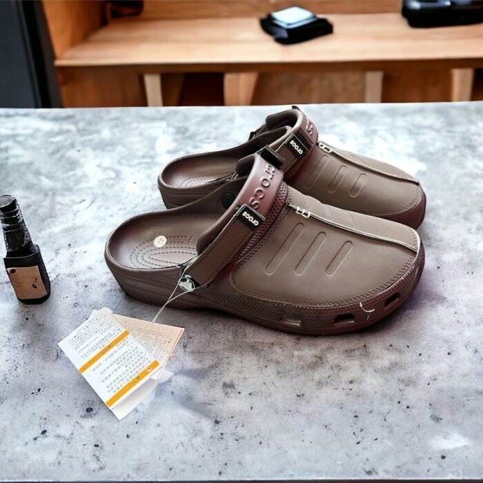 CROCS YUKOON FOR MEN'S ( BROWN )