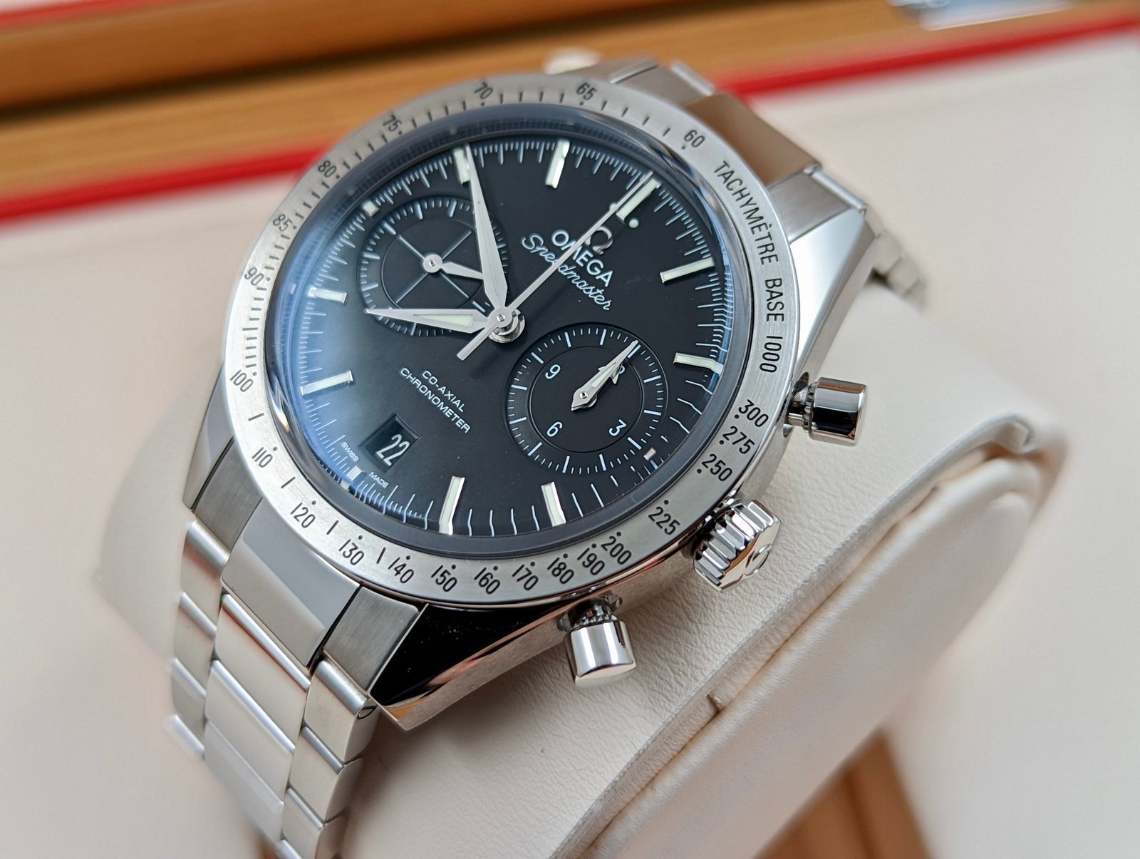 Omega Speedmaster Silver Black Dial Metal - Image 3